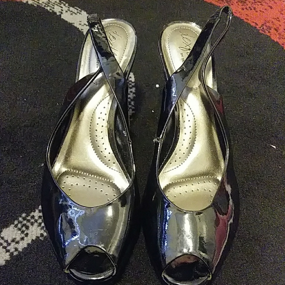 Shoes wedge heals